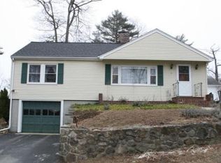 5 Pinewood Rd, Lynnfield, MA 01940