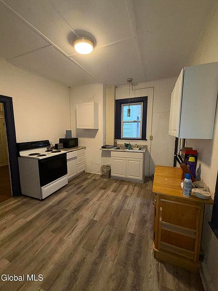 3rd image of 501 2nd Street