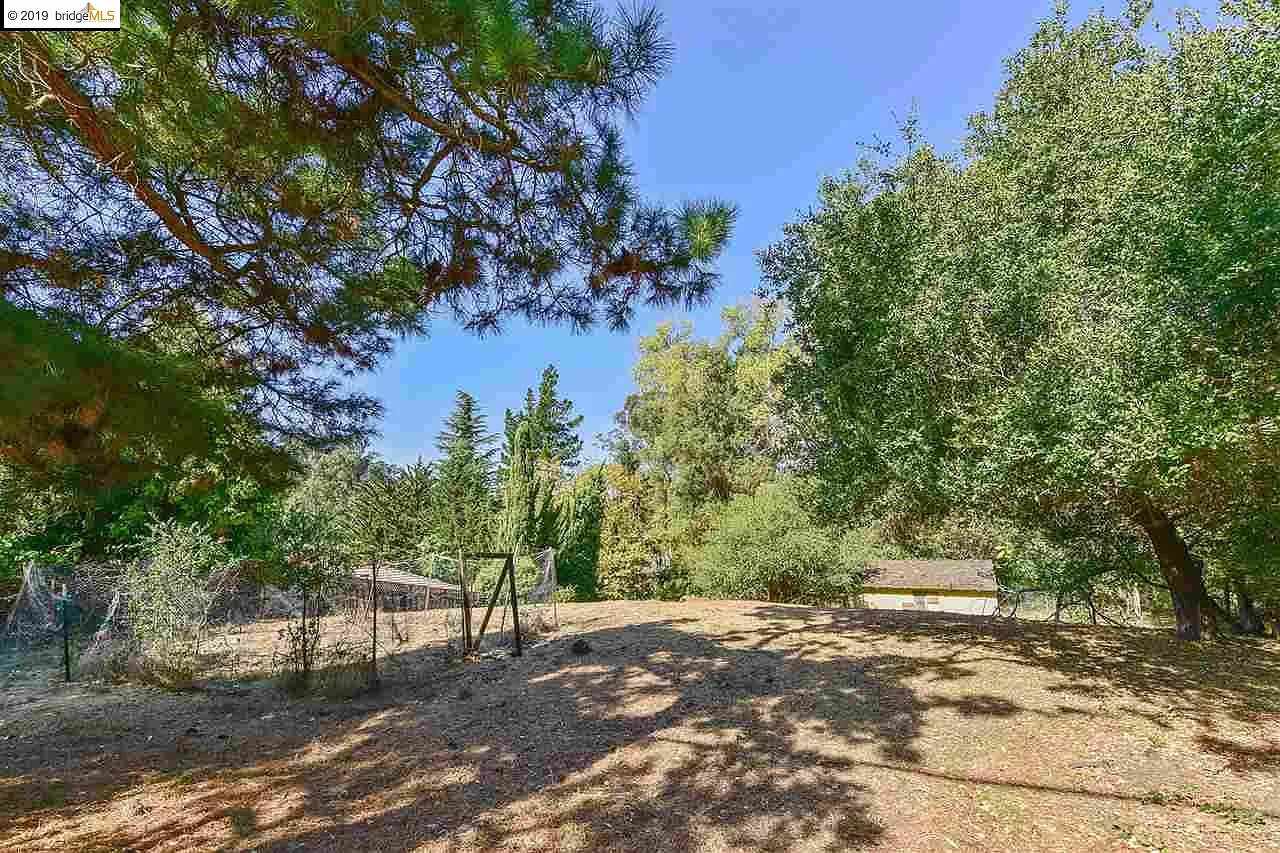4685 Commonwealth Dr photo 1