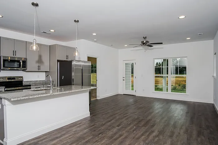1031 Highgrove Hts NW — Photo 4