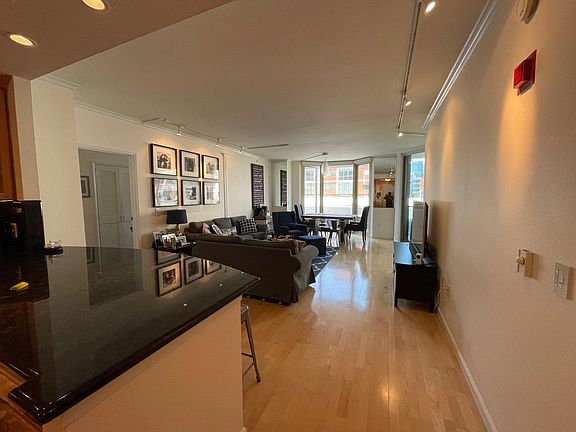 4th image of 88 King St Unit 321