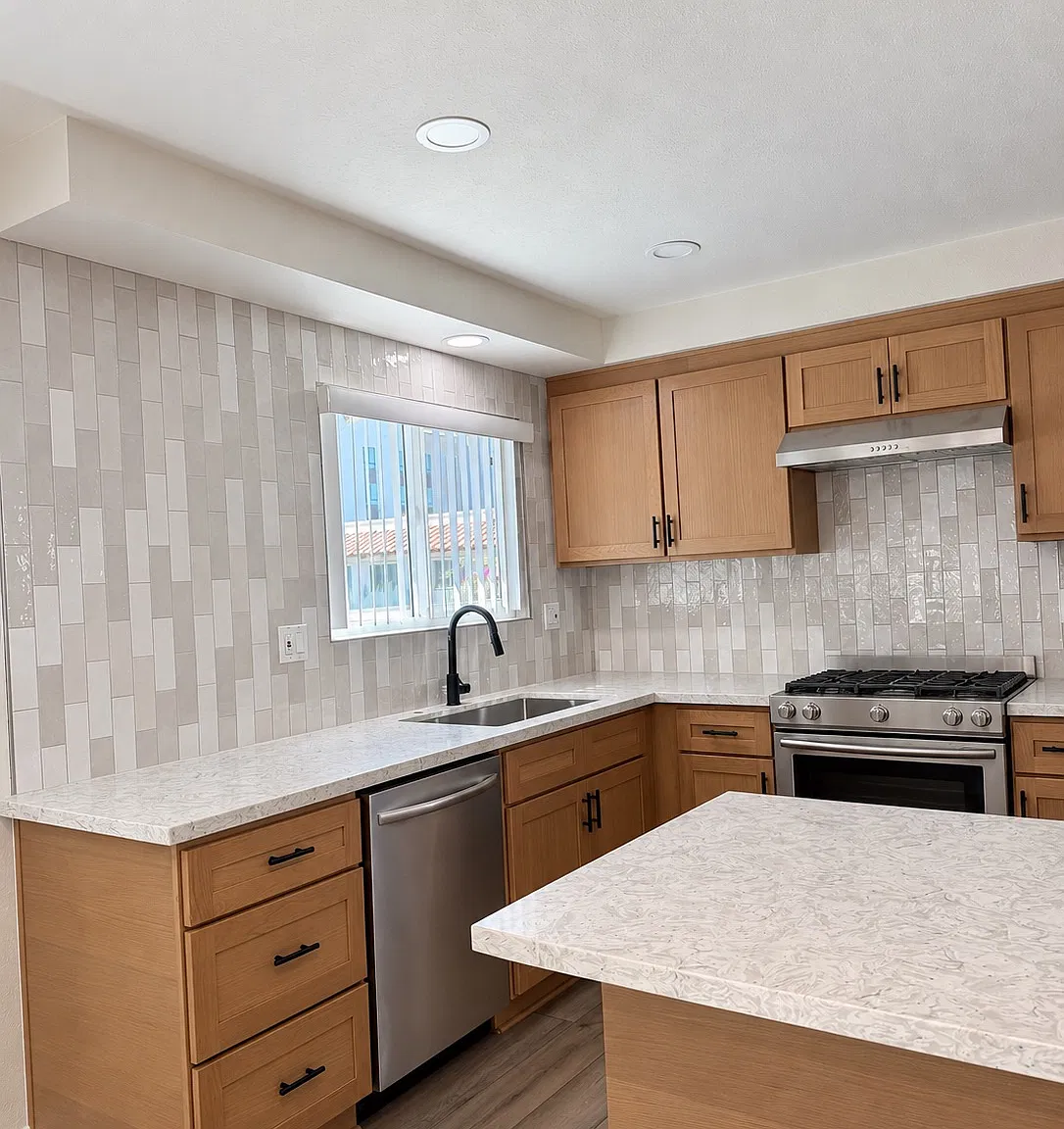 417 W Stevens Ave — Photo 2
