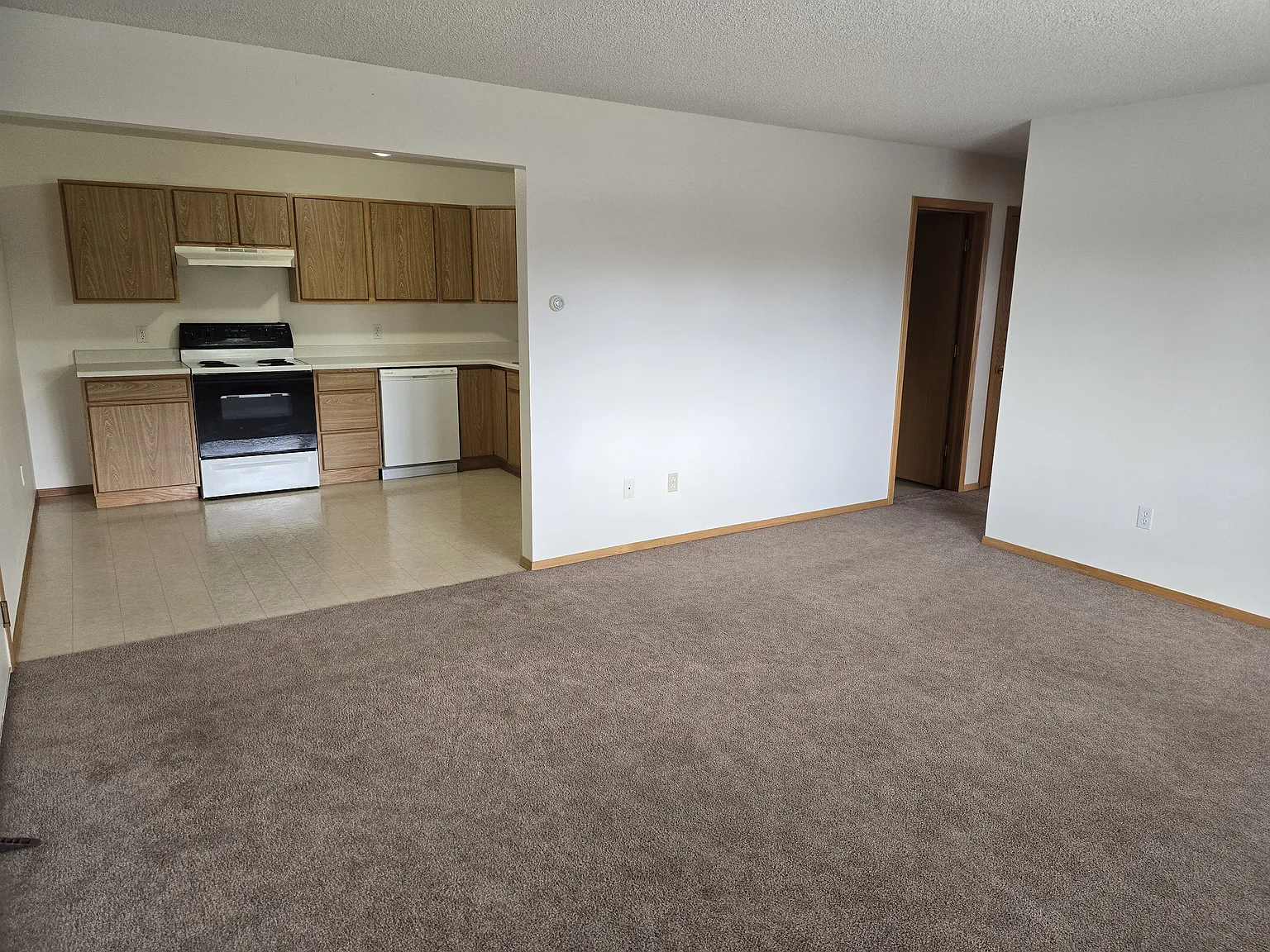 2 bed, 950 sqft, $1,200 — Photo 4