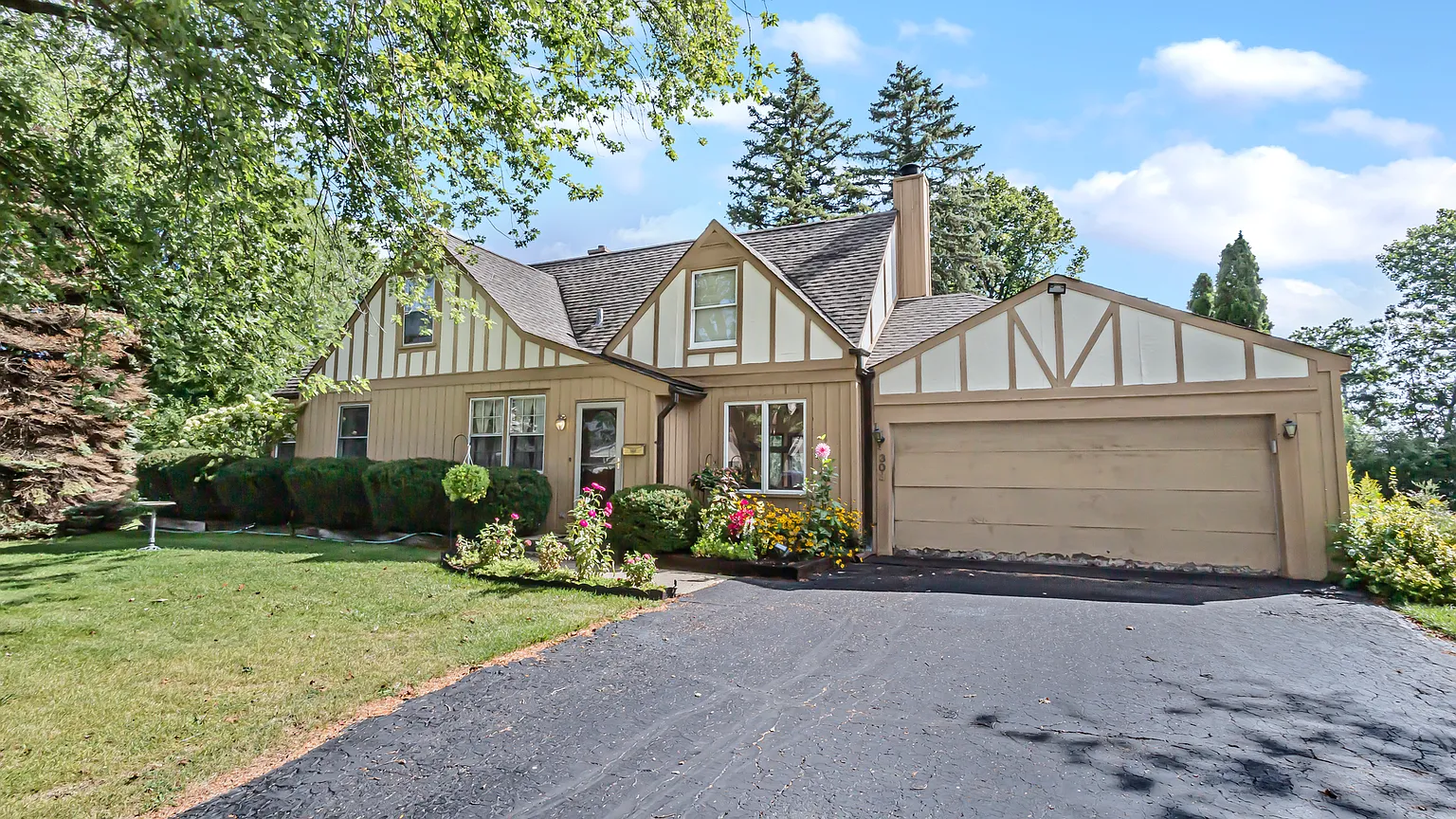 303 Linden Rd photo 1