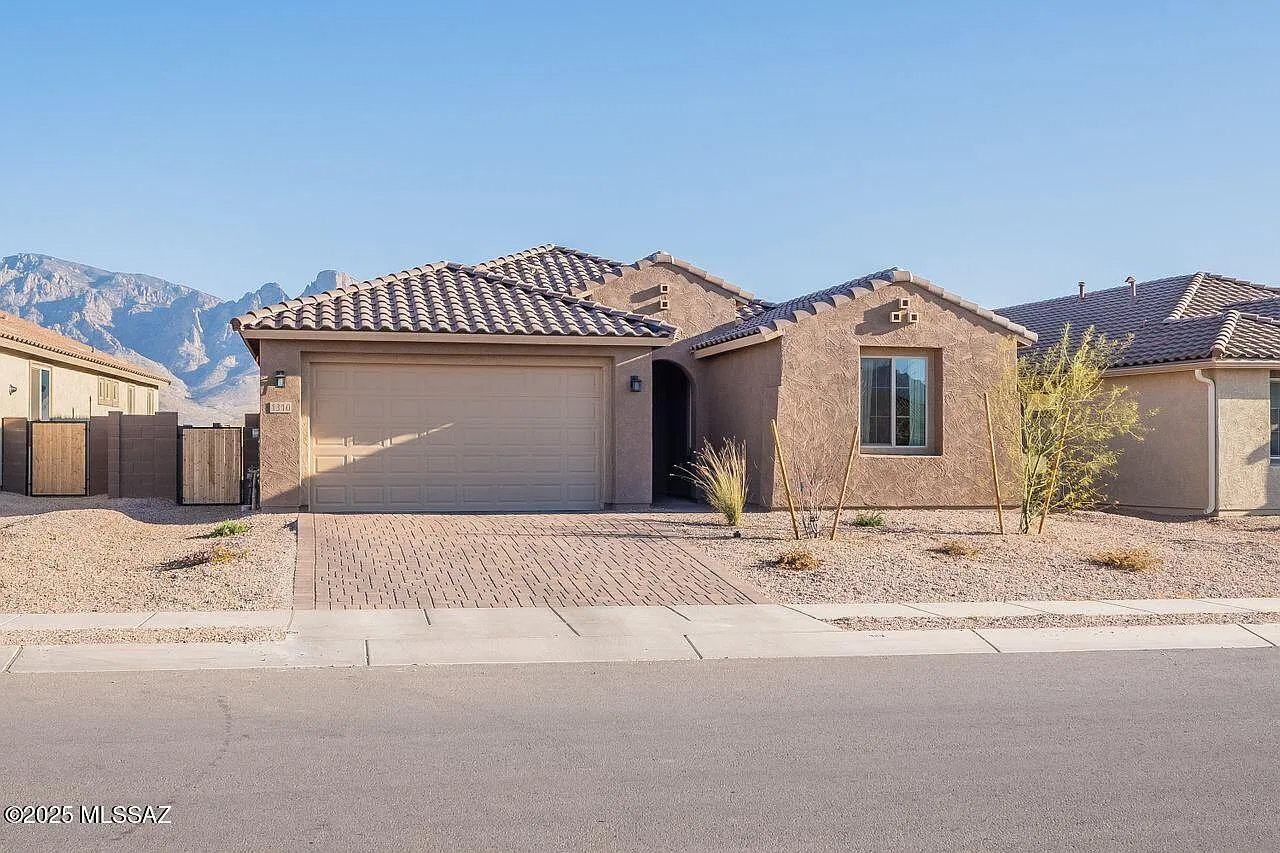 3 bed, 3.0 bath, 2060 sqft, $2,700 — Photo 1