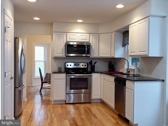2nd image of 301 Kinross Dr