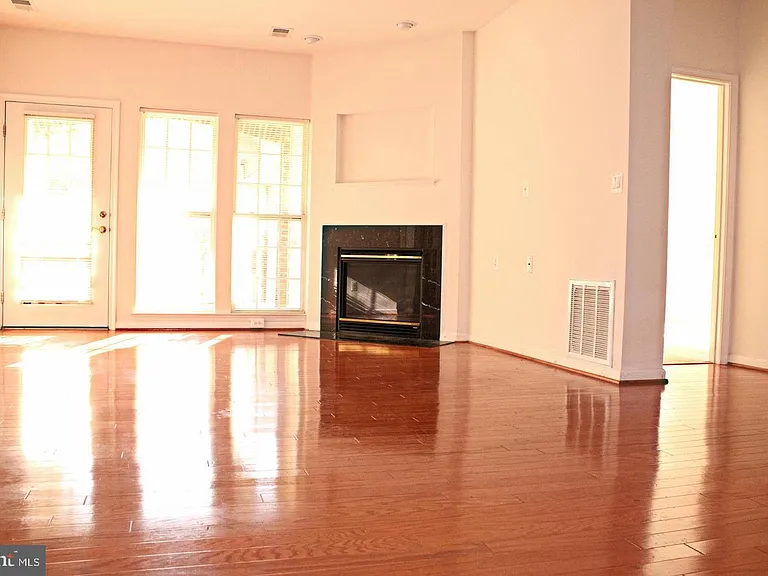 6212 Westchester Park Dr #B — Photo 3