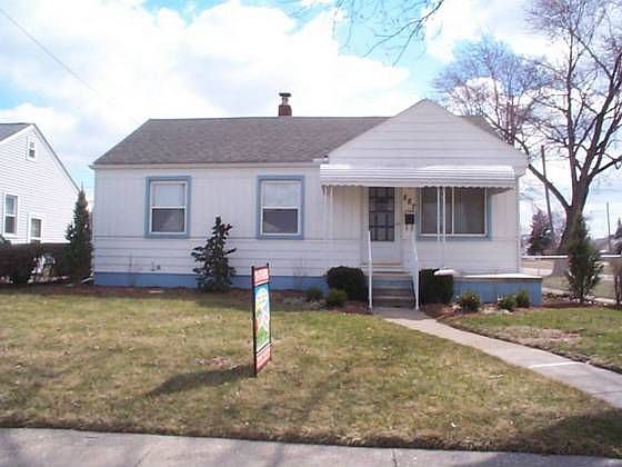 1st image of 887 Antoine St