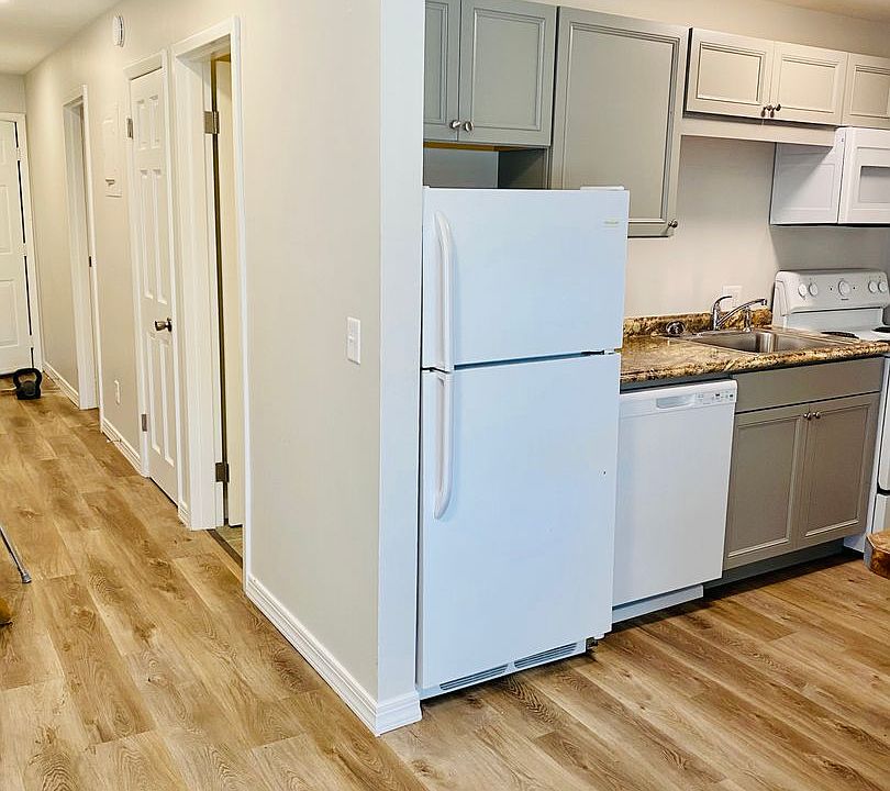 1st image of 39 Cortland St #18