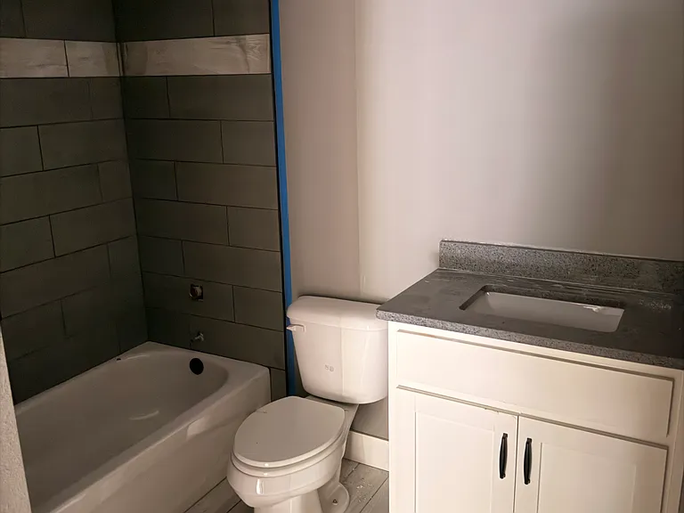 385 W Smith St — Photo 5