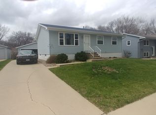 1000 Hutton Hill Dr, Marion, IA 52302
