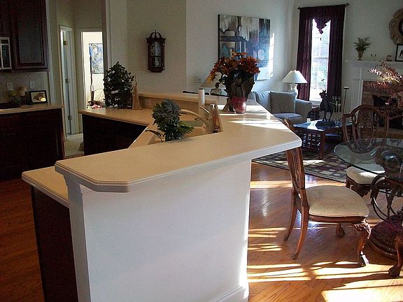 kitchen area is great for entertaining