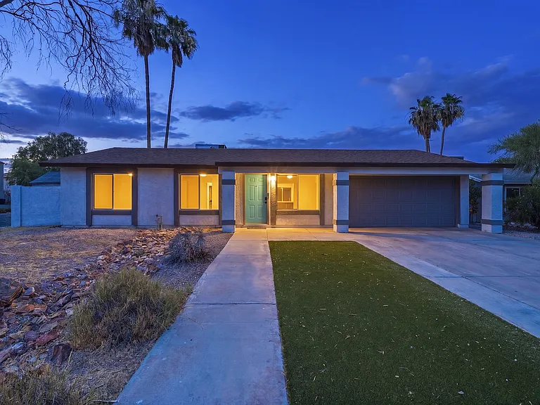 932 W Julie Dr — Photo 4