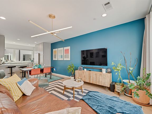 5th image of 4705 Bryan St APT 302