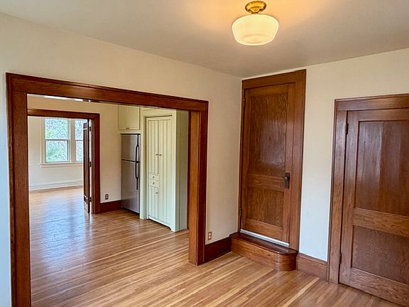 4th image of 306 Irvine Ave #1