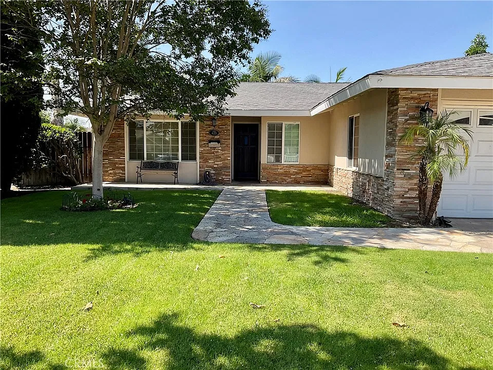 425 N Roni Ln