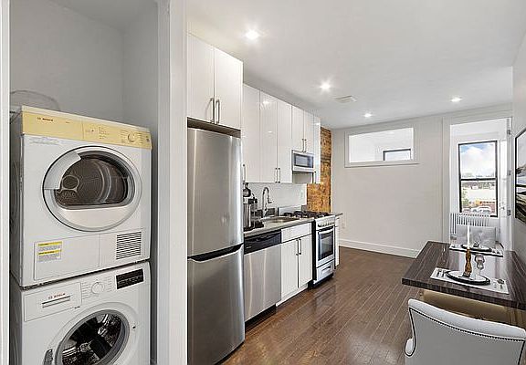 5th image of 719 Henry St APT 3L