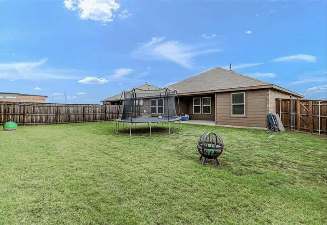 4 bed, 1721 sqft, $2,350 — Photo 4