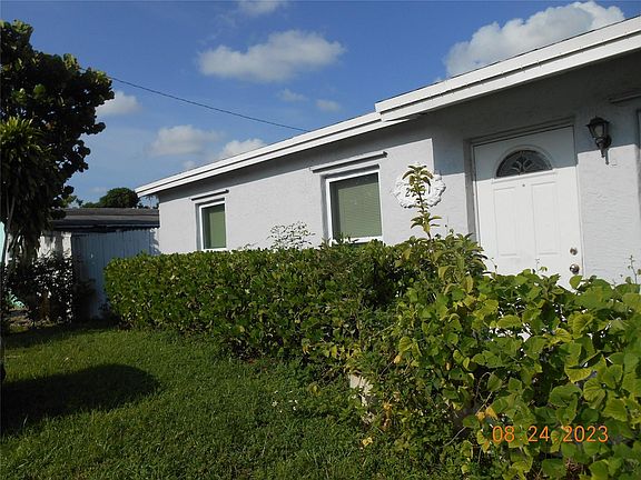 4th image of 2231 NE 2nd Avenue