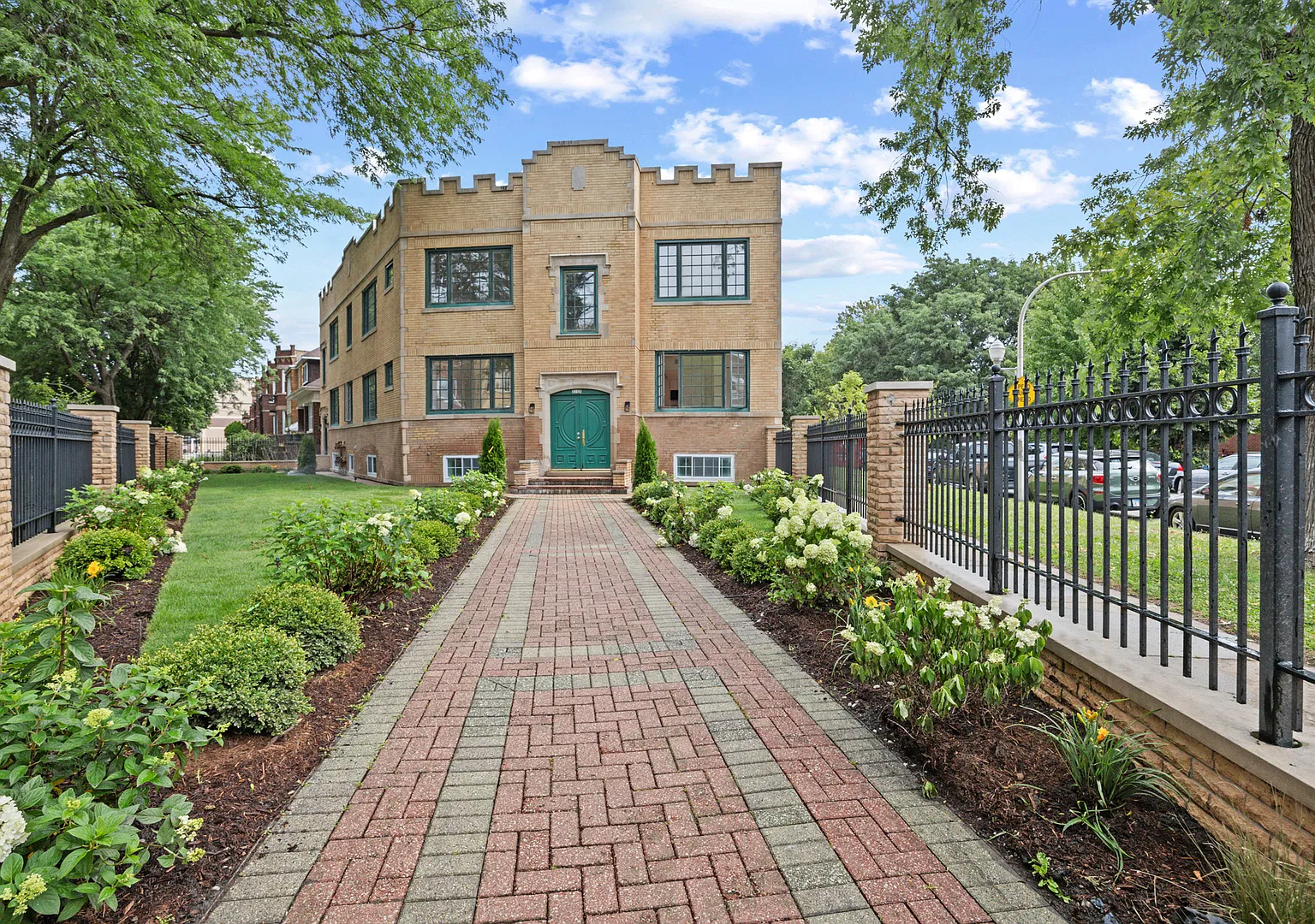 3 bed, $2,600 — Photo 1