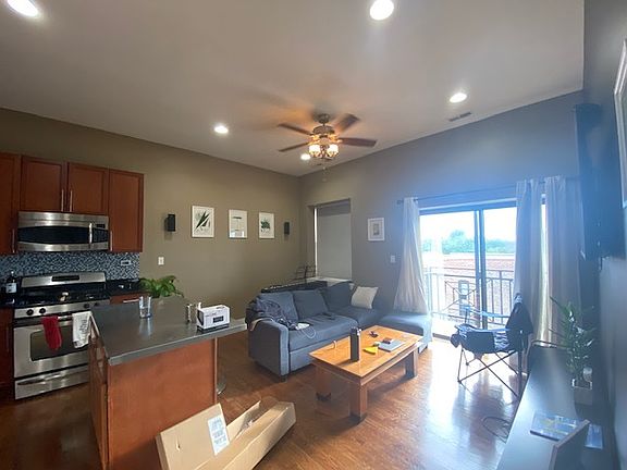 2nd image of 2120 W Washington Blvd APT 405