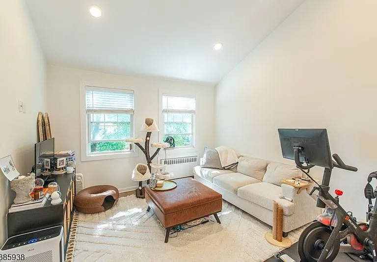 378 Claremont Ave #8 — Photo 9