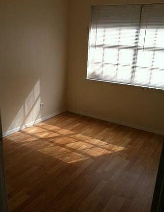4th image of 3904 Englewood Cir