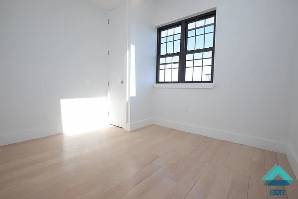 Rented by EXR | media 40