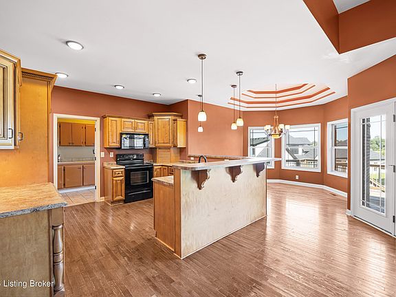 4th image of 596 Meadowcrest Dr