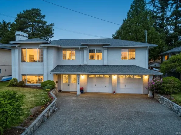 598 Tait St, Saanich, BC V8Z 2C9