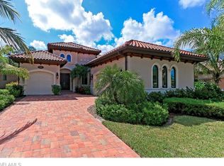 7517 Lantana Cir, Naples, FL 34119