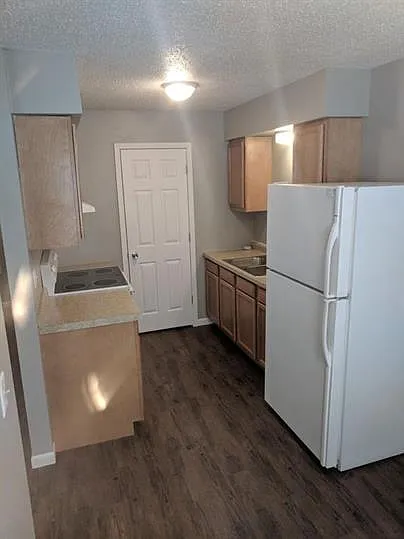 904 Baker Street — Photo 4