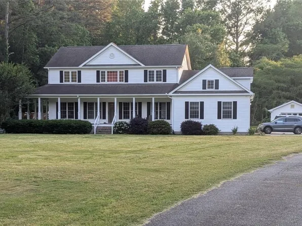 916 Saint Brides Rd W, Chesapeake, VA 23322