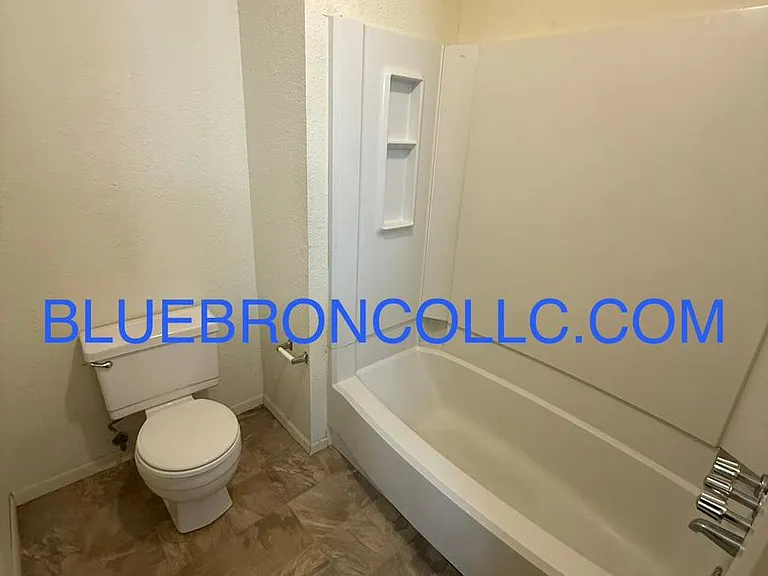 111 SW Oxford Pl — Photo 9