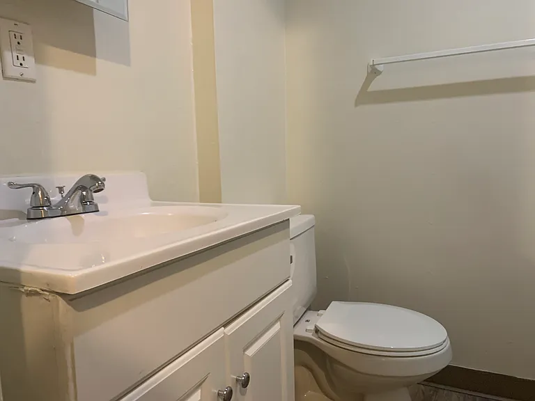 Quiet multi plex walking distance to downtown! For rent — Photo 28
