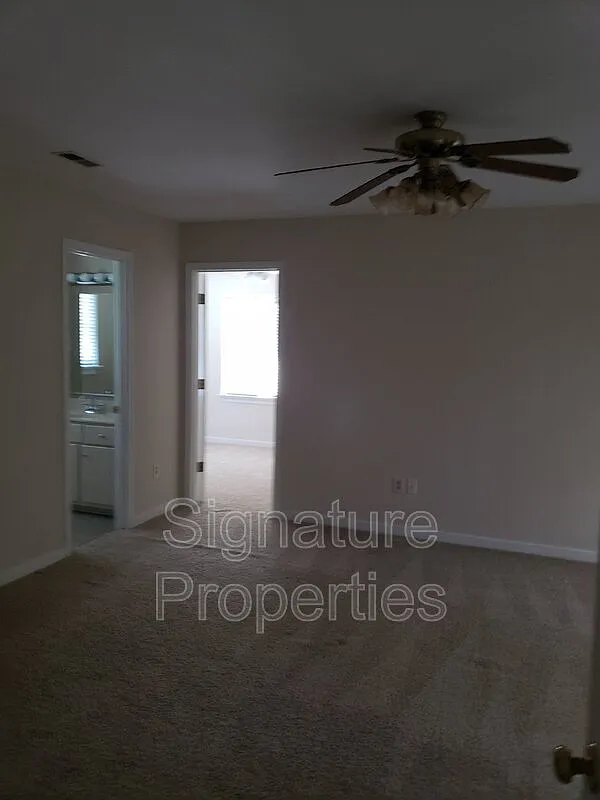3 bed, 2.5 bath, 1863 sqft, $2,470 — Photo 3