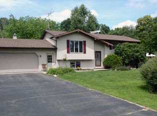N5639 Fairway Dr, New London, WI 54961