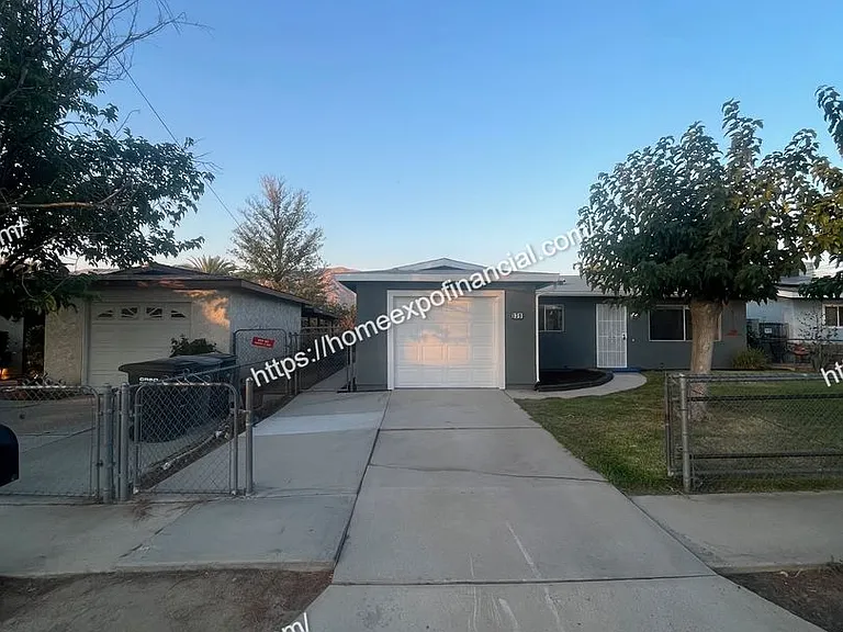 339 N Victoria Ave — Photo 20