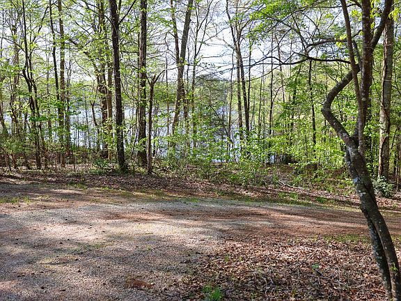 5th image of 2 Lakeside Ln