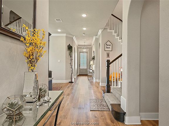4th image of 1928 Spanish Moss Dr