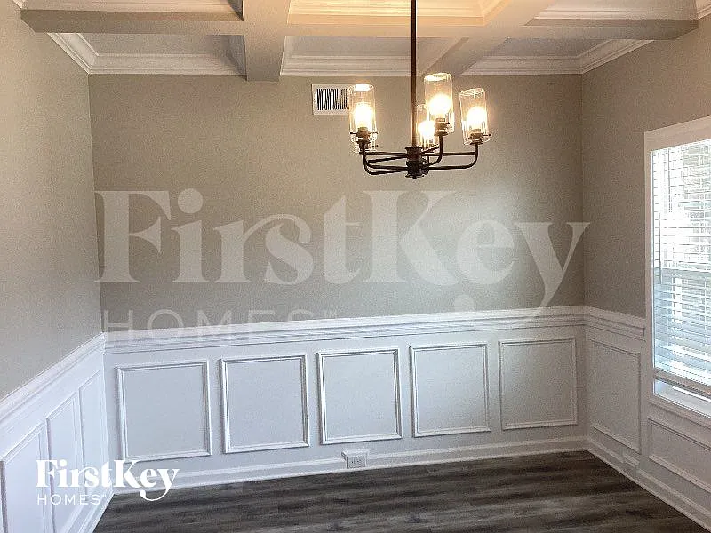 4 bed, 3.0 bath, 2356 sqft, $1,845 — Photo 4