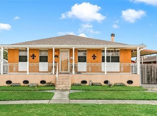 575 Dover Ln, Gretna, LA 70056