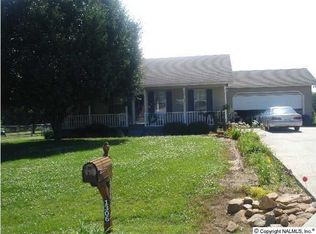 1306 Acer Ln, Albertville, AL 35951