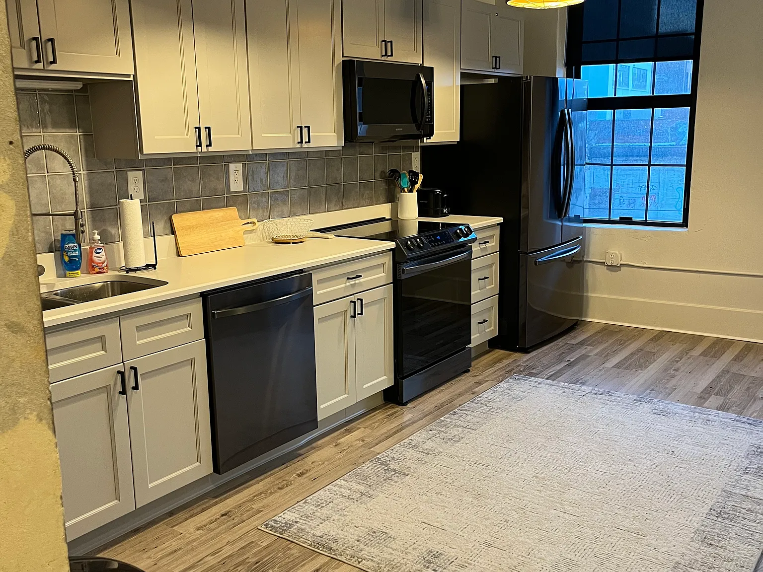 3 bed, 1260 sqft, $3,400 — Photo 4
