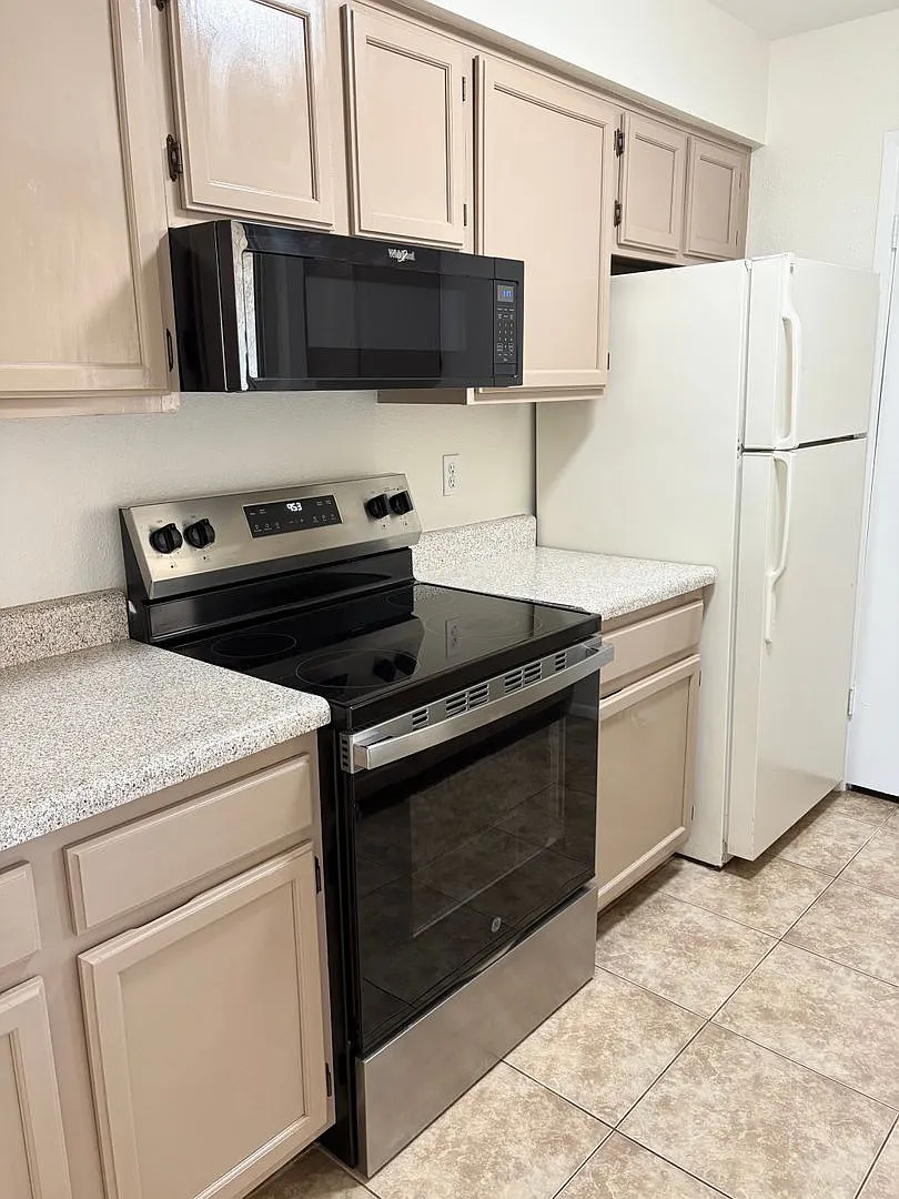 **Great 2 Bedroom/2 Bathroom/Gated Condo In Mesa (Main St & Dobson Rd)** — Photo 1