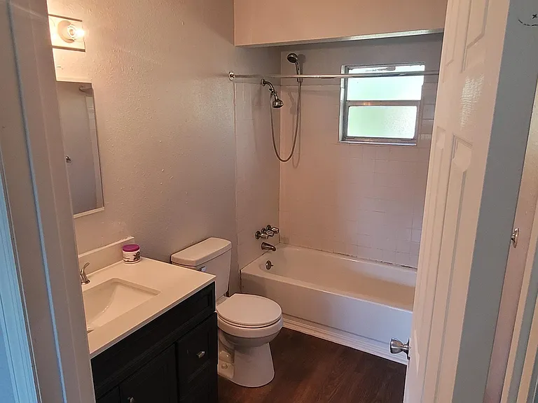 883 W Ohio Ave — Photo 6
