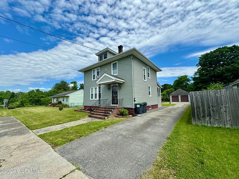 3rd image of 239 Main Street