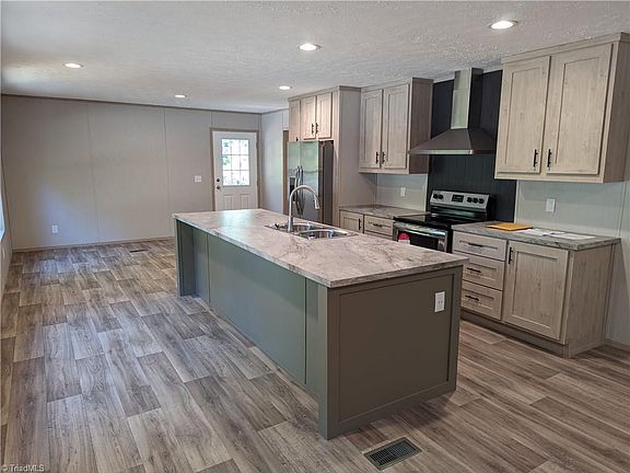 4th image of 119 Catawba Trl