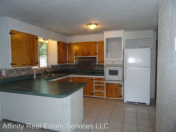 3rd image of 913 W Bonbright St