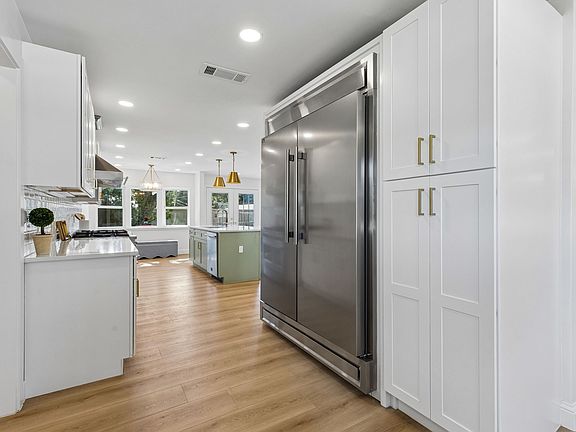 3rd image of 11864 Cold Harbor Ln